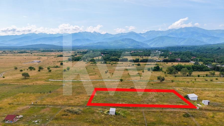 Teren cu priveliște spectaculoasă spre Munții Făgăraș-  Valea Avrigului
