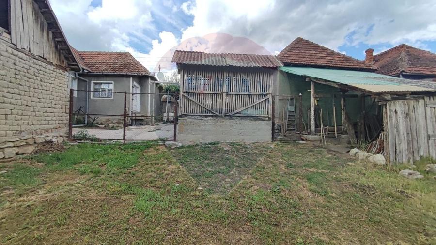 Casă cu 4 camere si teren de vânzare in com. Husasau de Tinca/Fonau