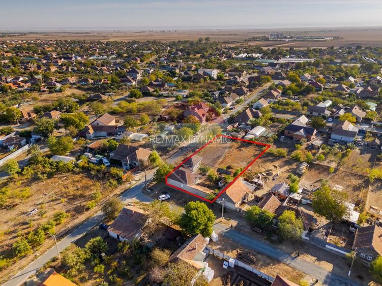 Proprietate cu teren 1.359 mp, poziție pe colț și utilități la strada