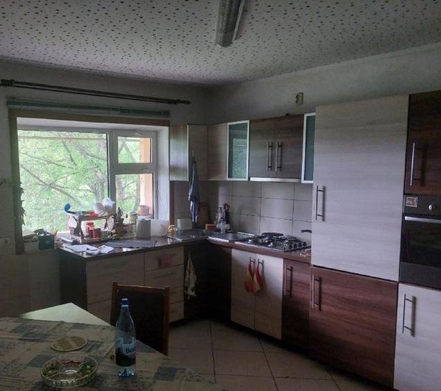 Casă cu gradina in zonă liniștită cu acces privat