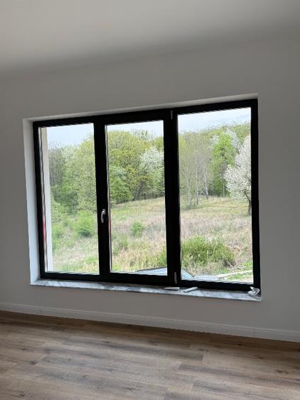 Casa individuala de vanzare - 4 camere, 2 bai, dressing, 2 balcoane, 2 terase