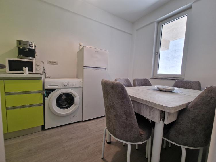 Mamaia Nord(Leon Beach)- 2 camere decomandate mobilat-utilat-98.000euro