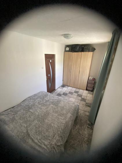 ENESCU , apartament cu 3 camere ,etaj 4 -acoperis!