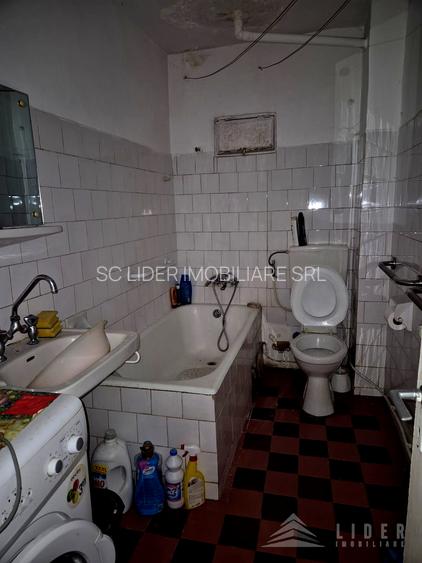 Apartament cu   3 camere  decomandat zona Piata Zorilor  etaj 1 - 5