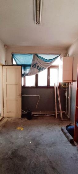 Proprietate cu 2 hale si casa la inchiriat,teren 1350mp