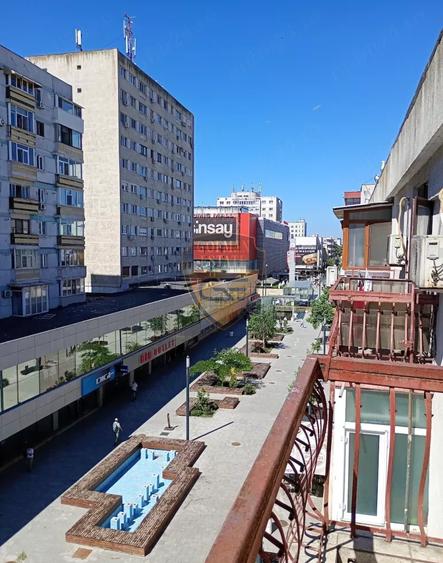 4 camere Ultracentral Stefan cel Mare 86mp balcon 2 bai etaj 4/4 gaze la usa