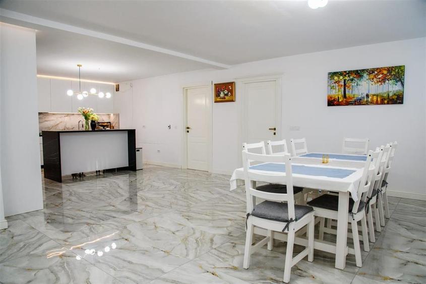 Casa intr-o zona linistita cu garaj si teren-1091 mp