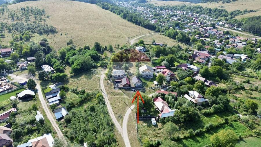 Casă cu teren zona Parc Soveja