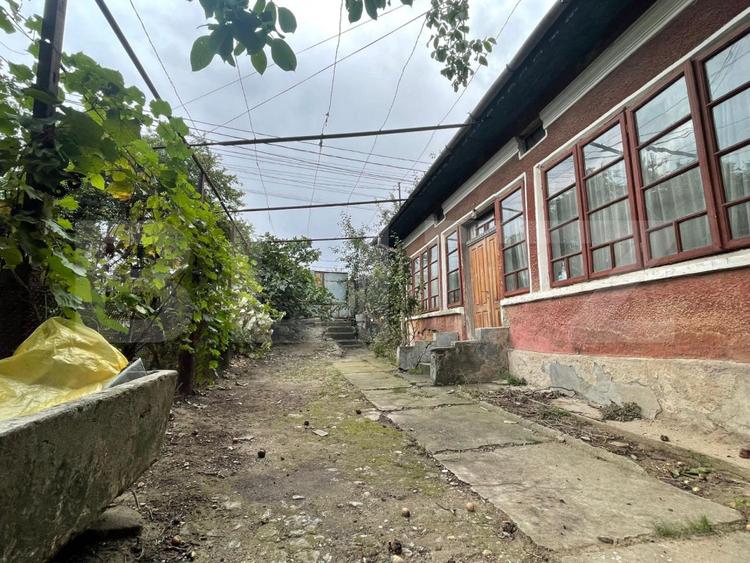 Casa si teren de 2368 mp , Zona Calea Bucuresti