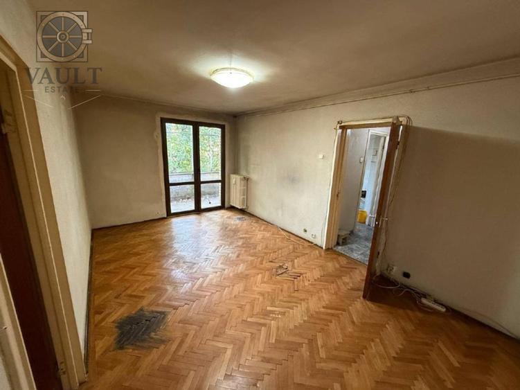Apartament 4 camere -5 minute de mers pana la metrou Costin Giorgian