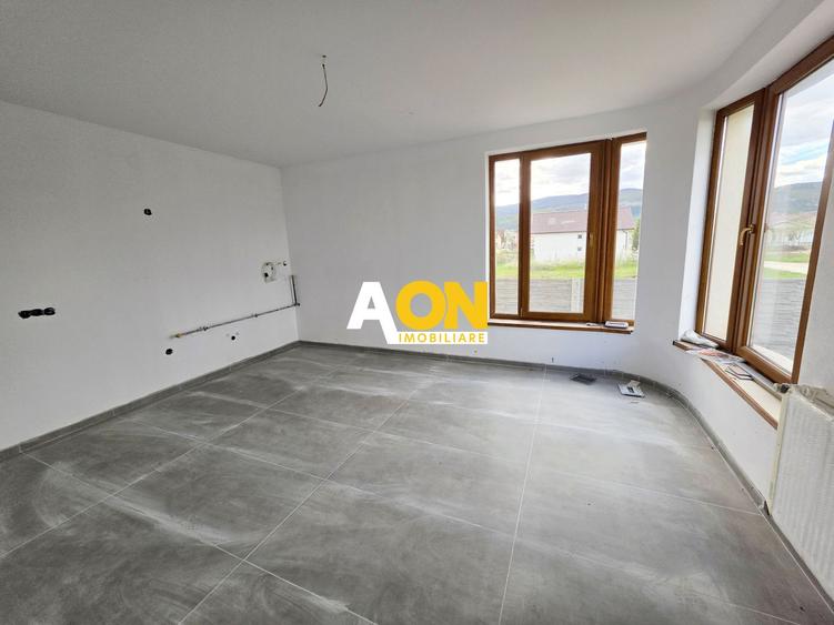 Casa semifinisata, 5 camere, 571 mp teren, Micesti