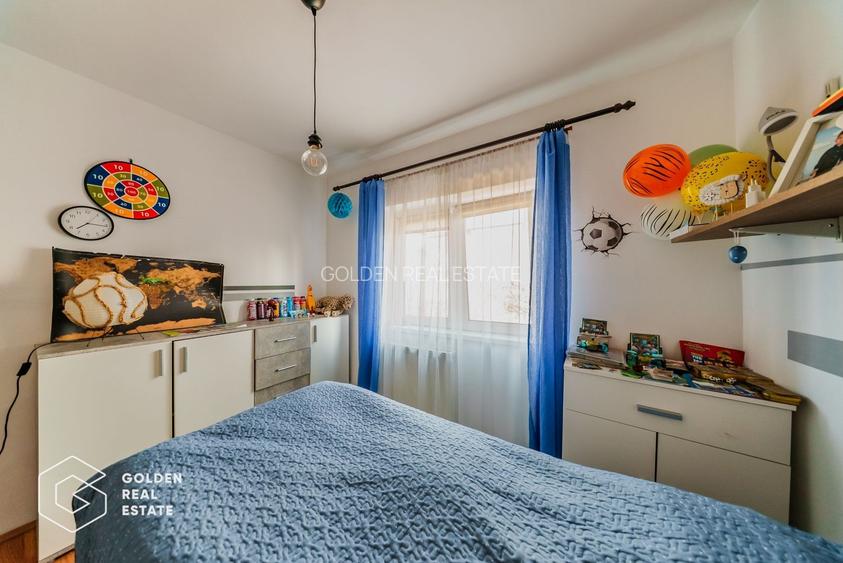 Apartament 4 camere, langa campusul UVVG, decomandat, etaj 3, comision 0% - 7