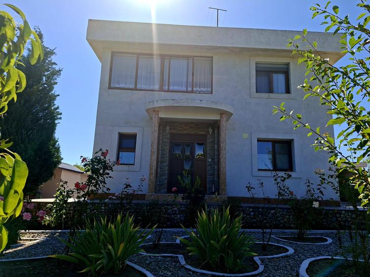 Casă / Vilă Bascov , construcție "de proprietar" , mobilată/utilată !