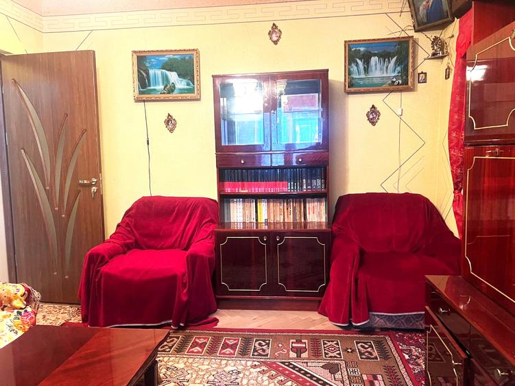 Apartament 3 camere , semidecomandat ,52 mp inclusiv balcon, Casa de cultura