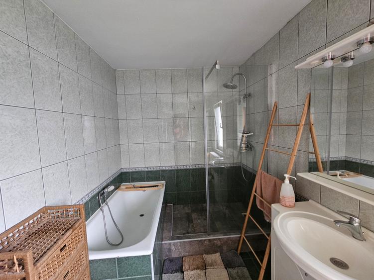 Închiriere casă P+E, 3 camere, 2 băi, curte, C. Șagului - Brâncoveanu