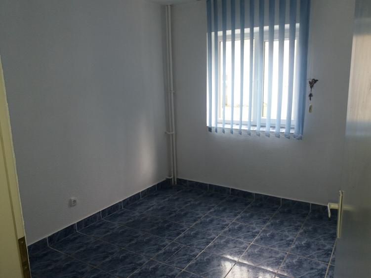 Apartament 3 camere la parter zona Est Clinic