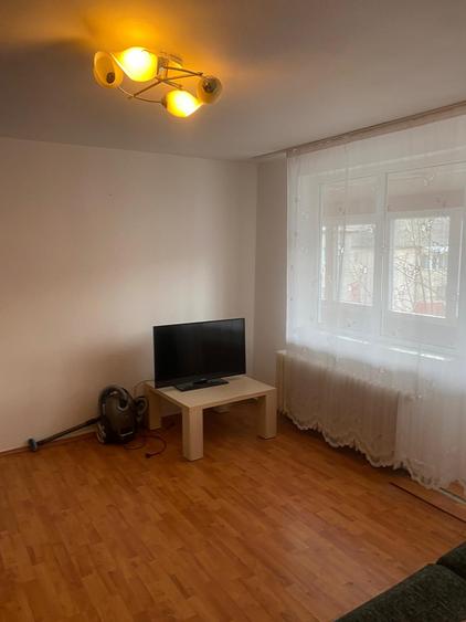 Apartament cu 3 camere,decomandat,spatios,zonan foarte buna (Octavian Goga)