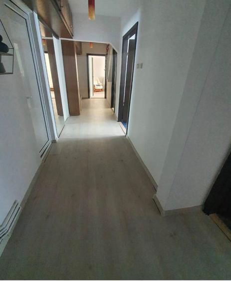 Apartament 3 camere in B-dul Garii, decomandat, etaj 3/6, balcon, beci!