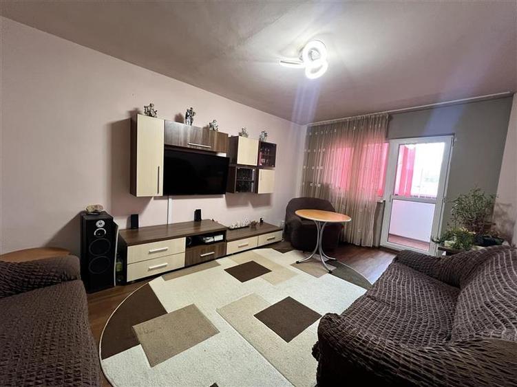 Apartament 4 camere decomandat, etaj intermediar Carpatilor- Lidl