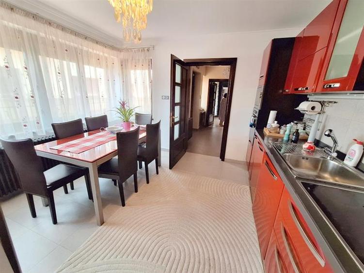 Vila eleganta ultracentrala – str. George Bacovia, Bacau