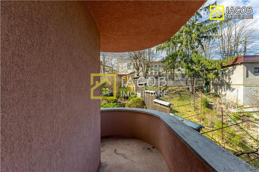 1/2 Duplex  S+D+P+2E, 455 mp in zona centrala a mun. Bacau