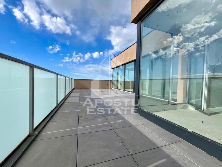 Penthouse cu 3 camere, 2 bai, terasa 104 mp, zona Torontalului