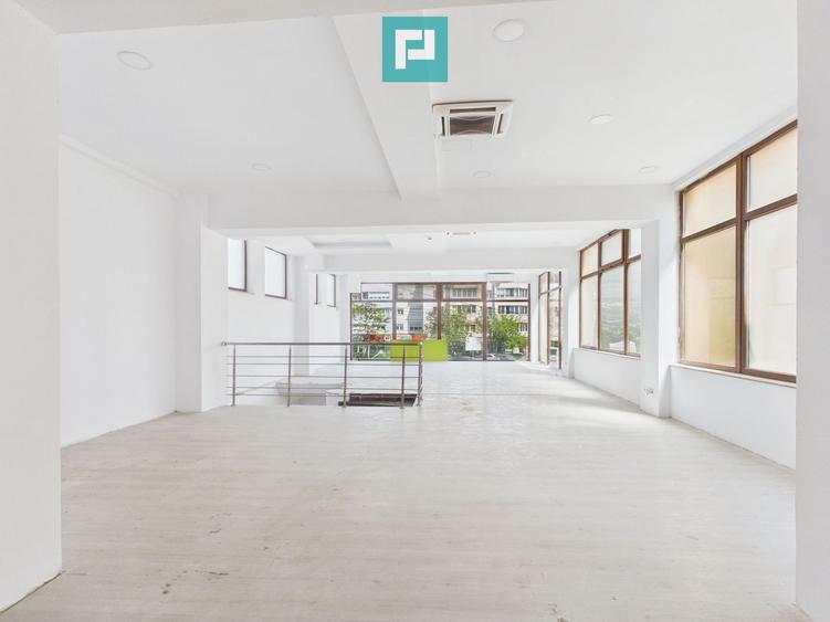 Spațiu Comercial Open Space, Vitrină 8 m, Etaj 1