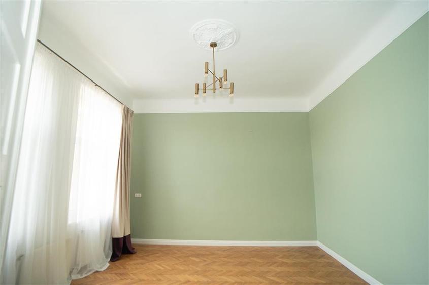 Apartament ultracentral cu 3 camere pe Strada Primariei