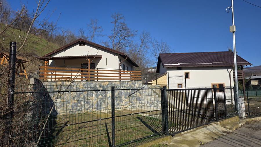 Casă nouă 108 mp cu teren 1.890 mp, zonă liniștită – Vălenii de Munte