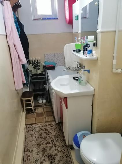 Apartament la parter cu balcon pretabil locuit/birou