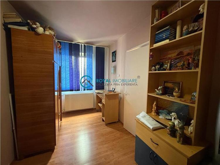 Royal Imobiliare - Vanzare apartament zona Vest
