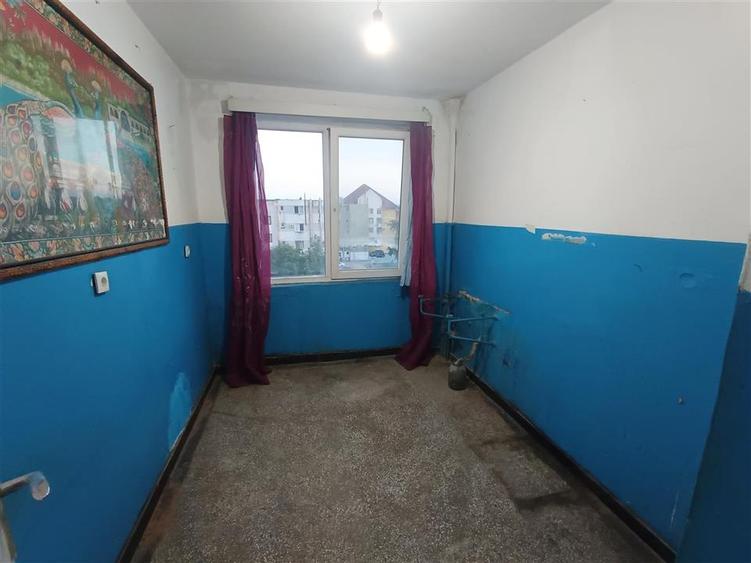 Apartament 3 camere in Moldova Noua