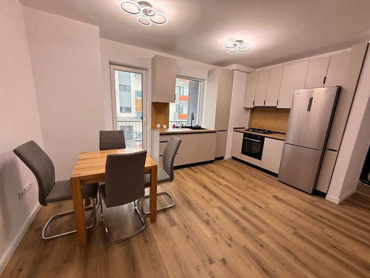 Apartament la prima inchiriere, 3 camere 2 bai, parcare, zona TERRA, Floresti