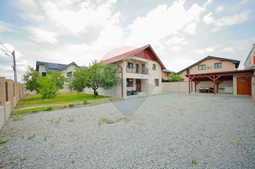 Casă / Vilă de vânzare cu 7 camere, în Haieu