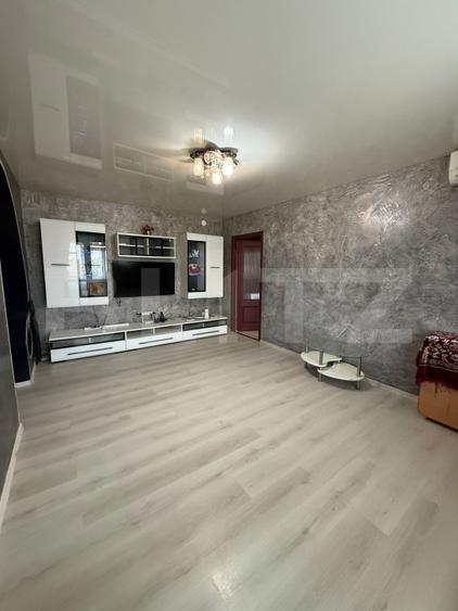 Apartament 3 camere, semidecomandat, 59 mp, stradal, zona Micro 17