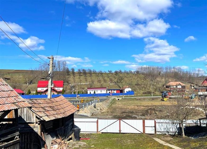 4.300 mp teren, pomicultura +casa traditionala, anexe, Craiesti, Mures.