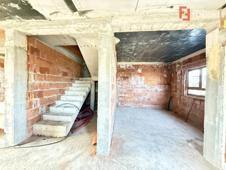 Duplex cu 5 camere de vanzare in localitatea Sacalaz, zona Centrala