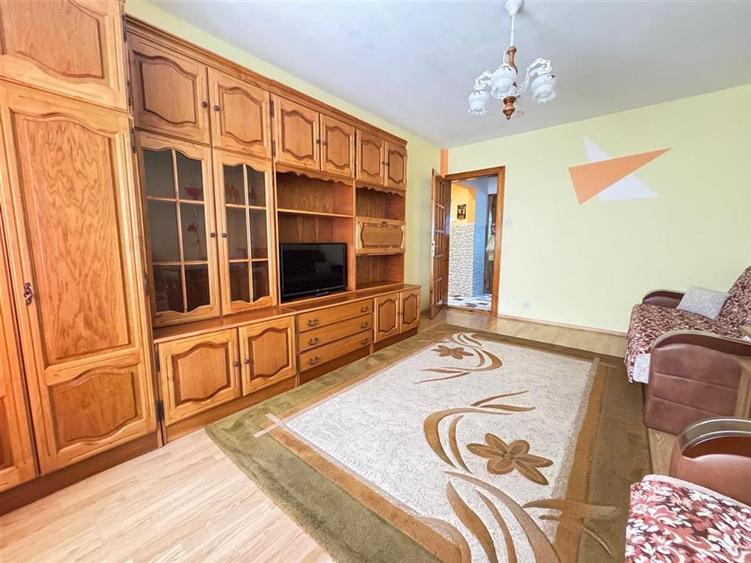 Apartament 2 camere decomandate cu balcon in Vasile Aaron