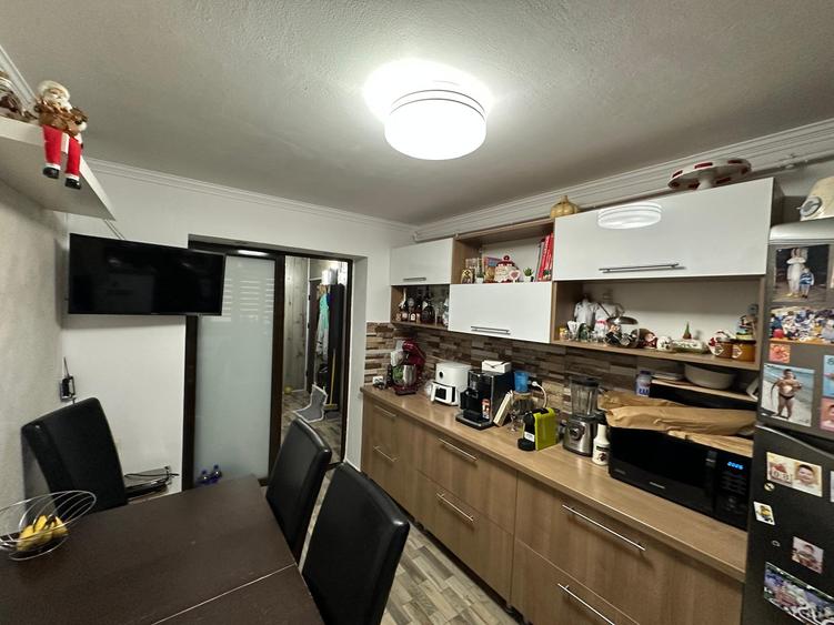 Apartament 4 camere | Calea Moșilor | 82 mp | Centrală proprie | Loc de parcare