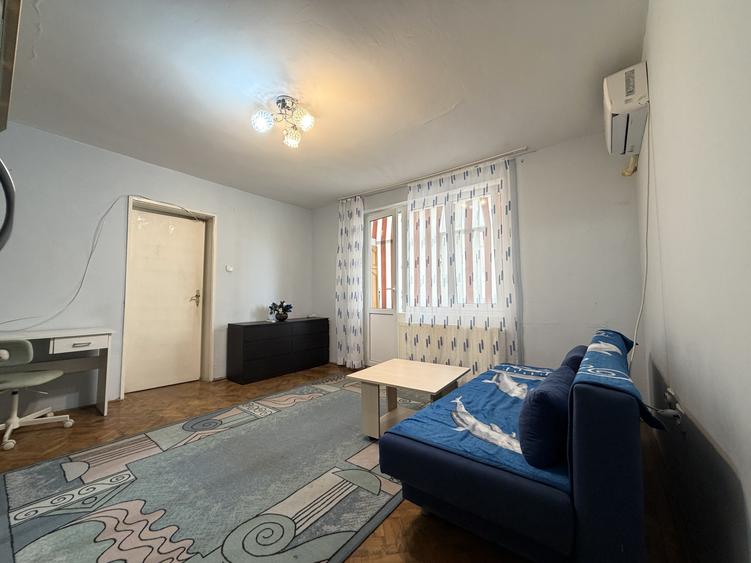 Apartament 2 camere 54 mp utili, loc de parcare in curte - zona centrala