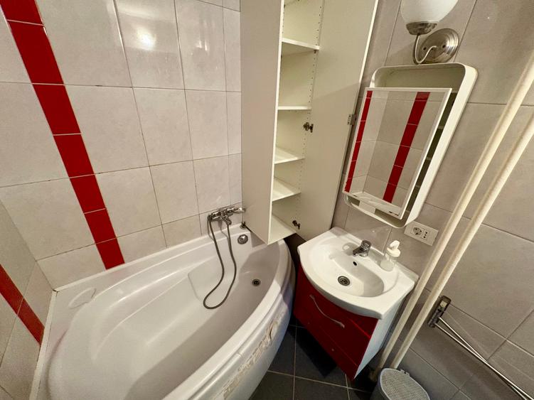 3 Camere Bloc Reabilitat Etaj 2/4 Loc de Parcare Izolat Termic