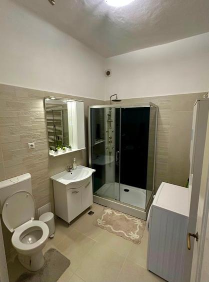 Închiriez apartament 3 camere - zonă ultracentrală