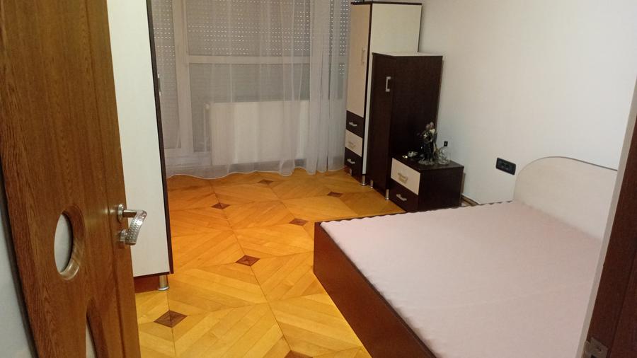 Inchiriez apartament 3 uta ared