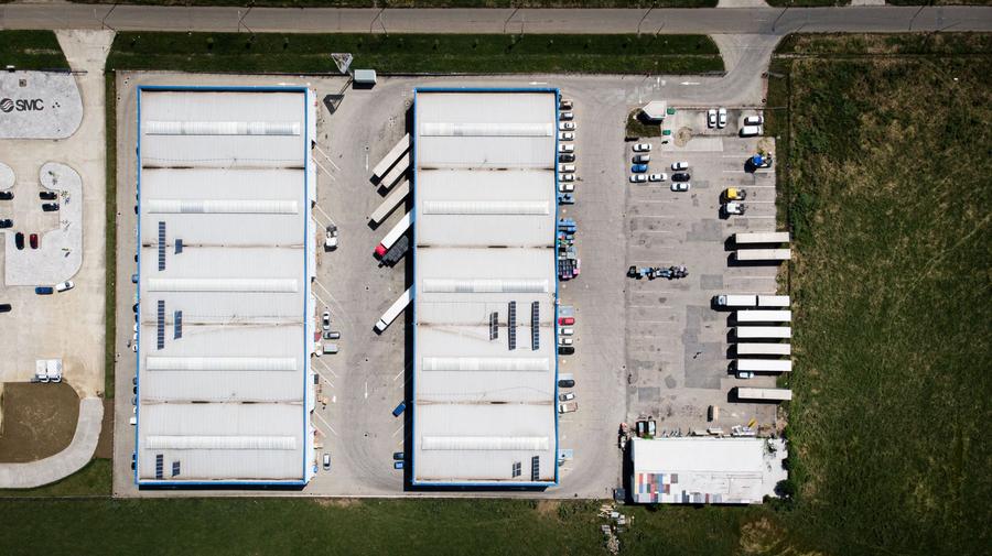 Parc industrial cu platformă betonată lângă A1