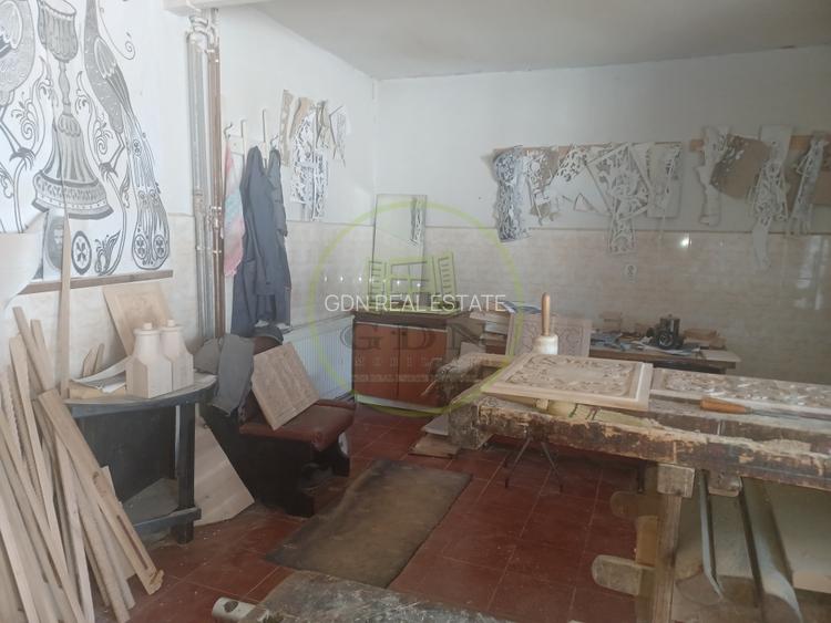 De vanzare fabrica mobilier lemn masiv sculptat + confectii metalice - 2