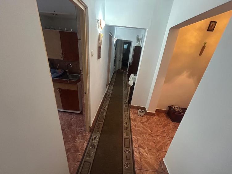 Apartament 3 camere, Fetești , jud Ialomița , 77mp , decomandat, etaj 1