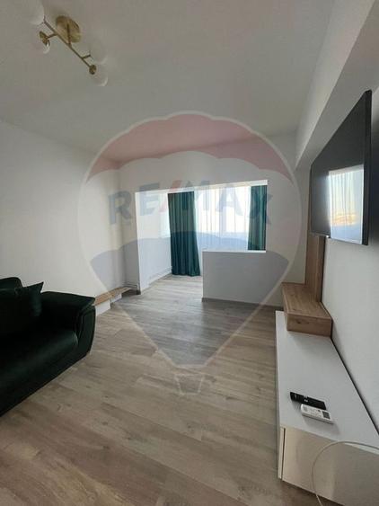 Apartament cu 4 camere de închiriat în zona Polivalenta