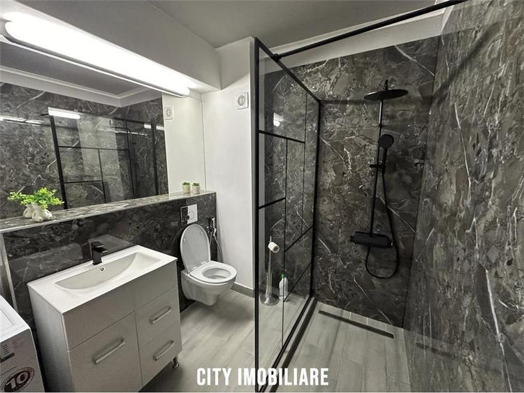 Apartament 3 camere, bloc nou, parcare, zona Semicentrală.