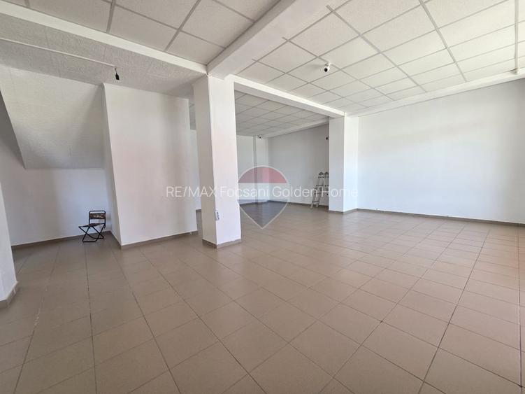 Spațiu Comercial de Închiriat langa primaria Golesti - 3