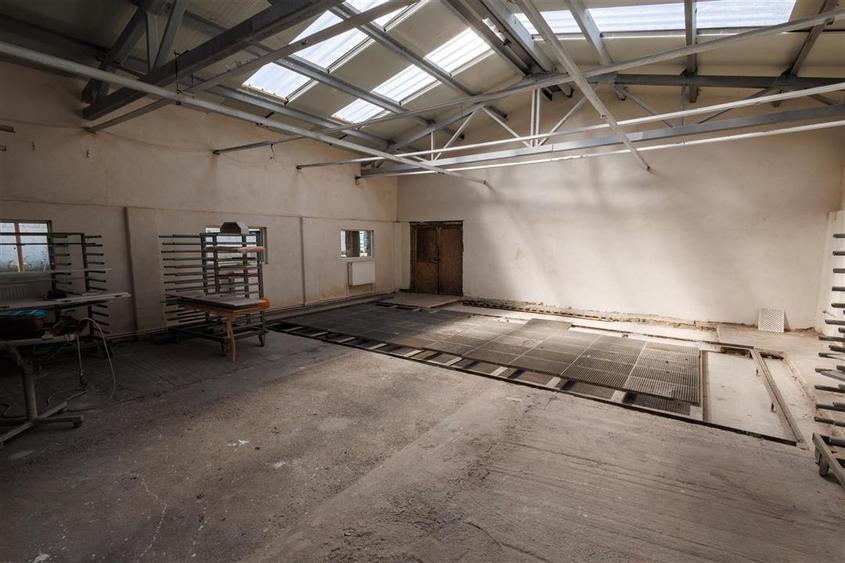 Hala Industriala Renovata + 1500 MP Teren Halchiu